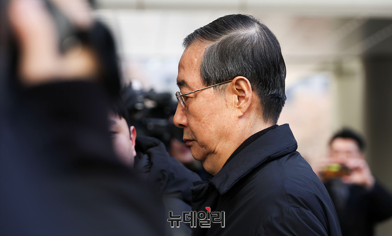 ▲ 한덕수 전 국무총리가 21일 서울 서초구 서울중앙지방법원에서 열린 '내란방조·위증 등 혐의' 1심 선고 공판에 출석하고 있다. ⓒ서성진 기자