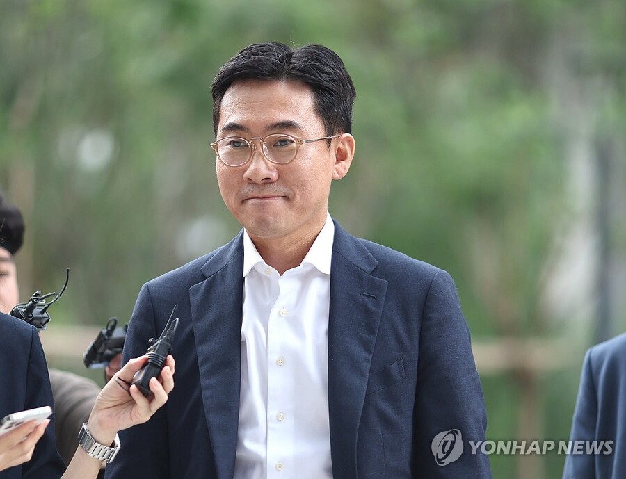 조영탁 IMS 대표, '집사 게이트 의혹' 첫 공판준비기일서 혐의 부인 - 뉴스 썸네일 이미지