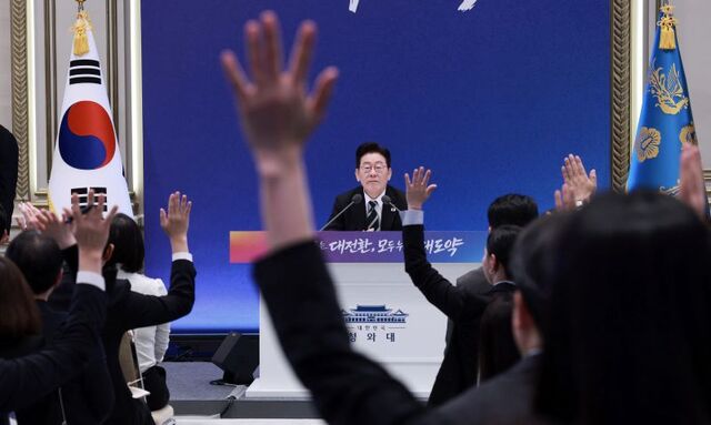 ▲ 이재명 대통령이 21일 청와대 영빈관에서 열린 2026년 신년 기자회견에서 기자 질문을 받고 있다. ⓒ뉴시스