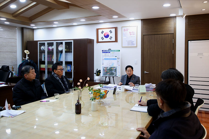 ▲ 남양주시는 특별대책지역 수질보전정책협의회 회원들과 간담회를 가졌다 ⓒ남양주시 제공