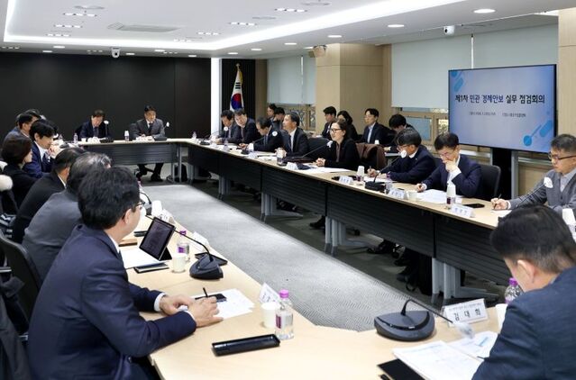 ▲ 오현주 국가안보실 제3차장이 21일 서울 영등포구 중소기업중앙회에서 민관 경제안보 실무 점검회의를 주재하고 있다. ⓒ청와대 제공