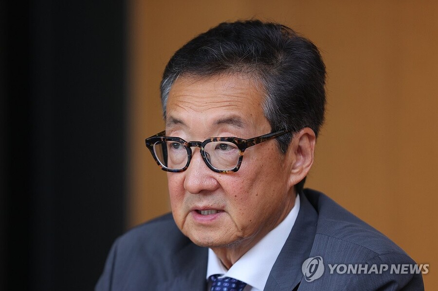 ▲ 빅터 차 전략국제문제연구소(CSIS) 한국 석좌가 19일 서울 중구 신라호텔에서 열린 기자간담회에서 취재진 질문에 답하고 있다.ⓒ연합뉴스