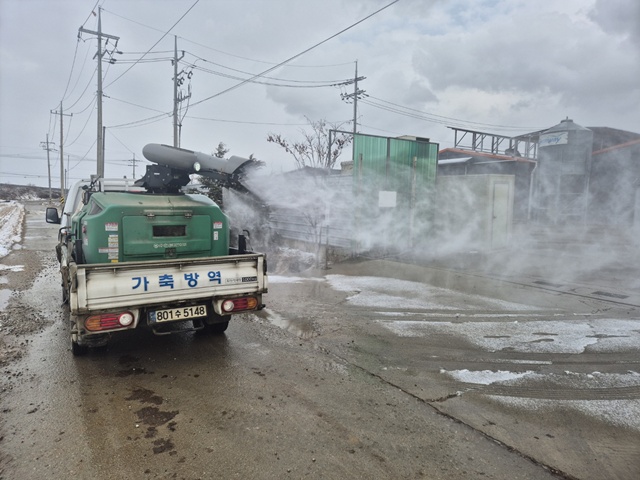 ▲ 경기도 가축 방역. ⓒ경기도 제공