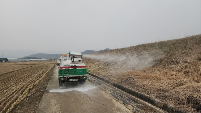 ▲ 고병원성 AI 방역 모습. ⓒ춘천시