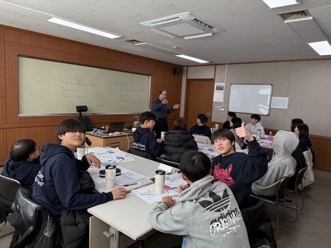 ▲ 평창군과 한국외국어대학교가 겨울방학을 맞아 관내 중학생을 대상으로 한국외대 글로벌캠퍼스에서 '2025년 동계 청소년 평창군 영어 체험 교실(영어 캠프)'를 운영했다. ⓒ평창군
