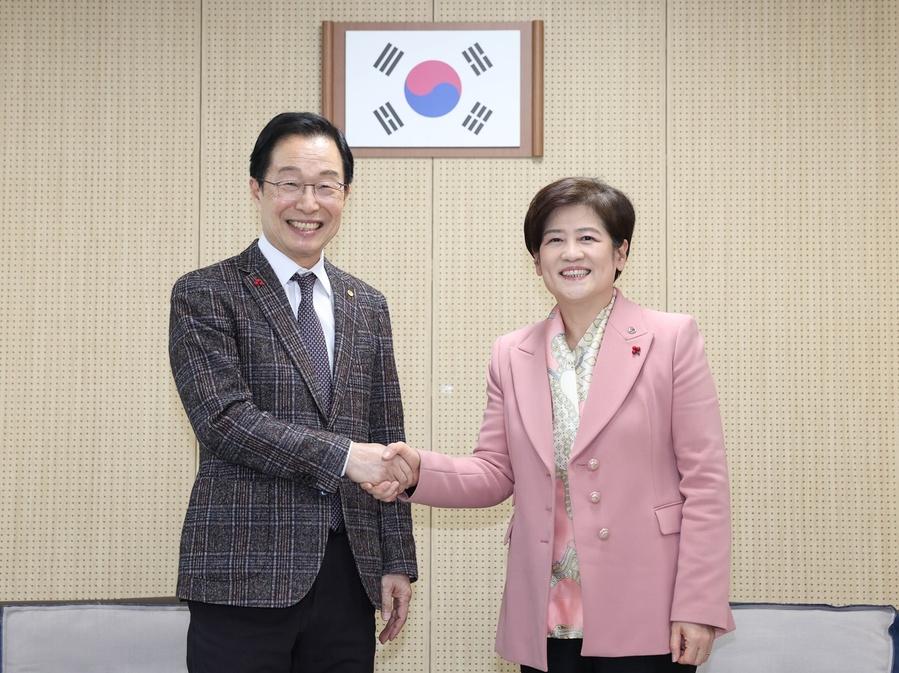 ▲ 강은희 대구광역시교육감과 임종식 경상북도교육감은 22일 오후 4시 30분 대구달성교육지원청 상황실에서 만나 통합특별시의 교육 정책 방향을 논의했다.ⓒ대구시교육청