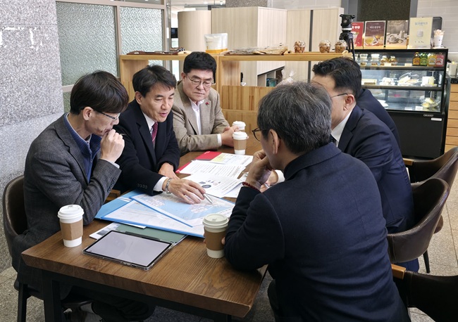 김진태 도지사, 22일 삼척~강릉 예타 SOC 분과위원회 참석 ···  "13조 원 투자 동해선, 강원 구간만 거북이 운행 안 돼"