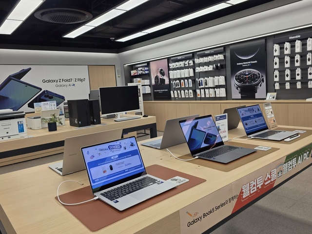 ▲ 삼성스토어에 진열된 노트북ⓒ뉴데일리