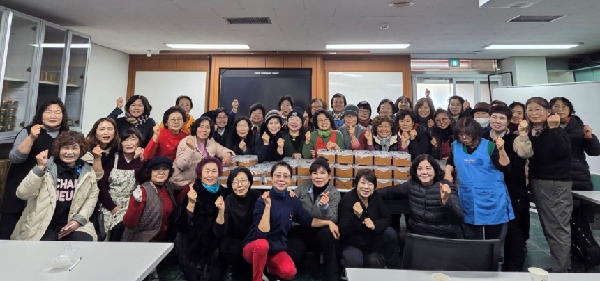 ▲ 양주시향토음식연구회는 연시총회 및 식문화교육을 열고 기념촬영 했다 ⓒ양주시 제공