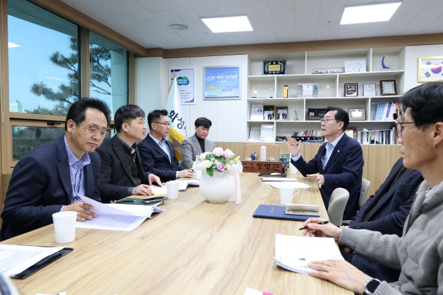 ▲ 행정안전부 주관 2026년 재난관리평가 현장평가에서 정명근 화성특례시장이 평가단과 인터뷰를 하고 있다ⓒ화성시 제공