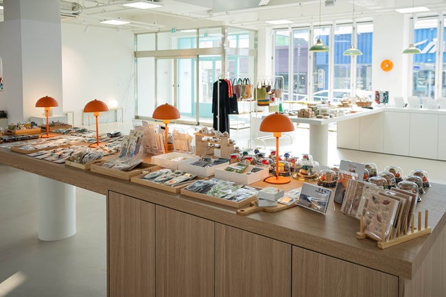 ▲ 지역공예 스토어 '굿즈임당' 내부 모습. ⓒ강릉시