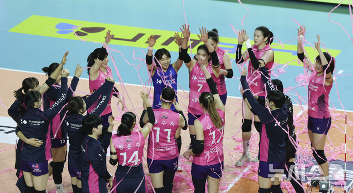 ▲ 흥국생명이 GS칼텍스를 잡으며 2위로 도약했다.ⓒ뉴시스 제공