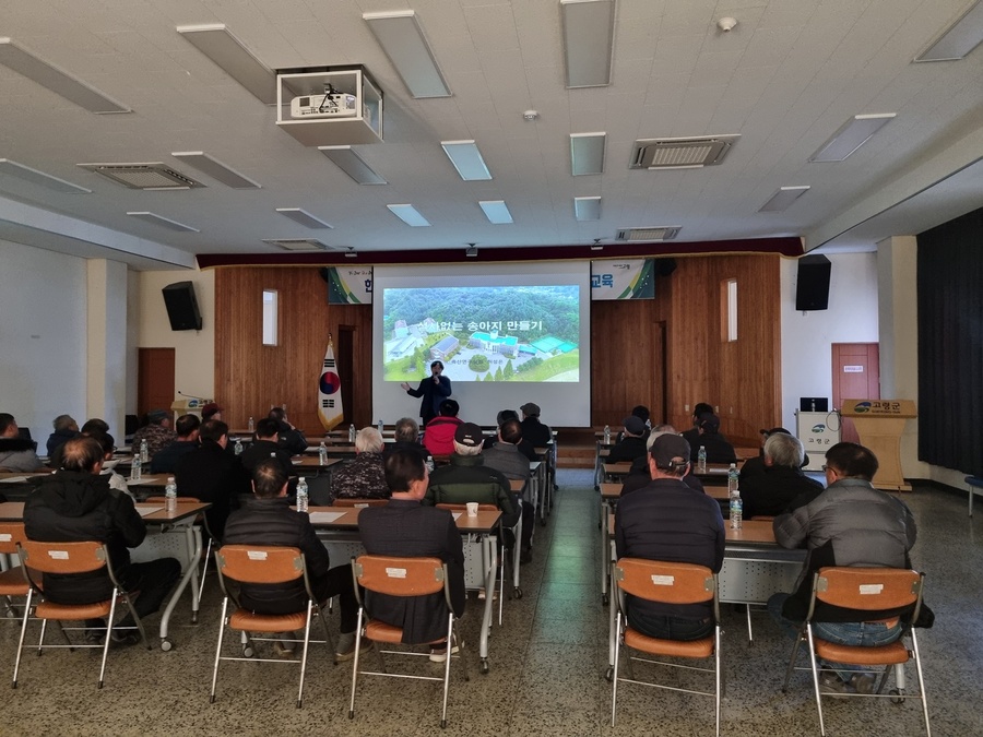 ▲ 고령군(군수 이남철)은 23일 대가축 번식 및 한우 수정란 이식’을 주제로 한우 농가 50명을 대상으로 교육을 실시했다.ⓒ고령군