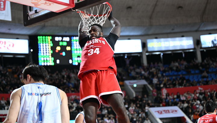 ▲ 워니가 트리플더블을 기록한 SK가 가스공사를 잡고 20승 고지에 올랐다.ⓒKBL 제공