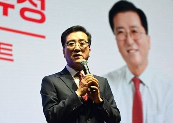 ▲ 조원휘 대전시의회 의장이 24일 출판기념회를 갖고 본격적인 유성구청장 출마 선거 행보에 나섰다.ⓒ 김경태기자