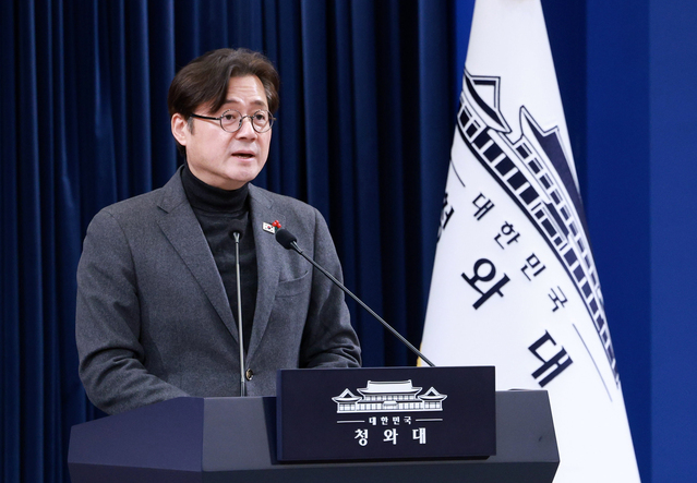 ▲ 홍익표 정무수석이 25일 청와대 춘추관에서 이혜훈 기획예산처 장관 후보자 지명 철회 관련 현안 브리핑을 하고 있다. ⓒ뉴시스