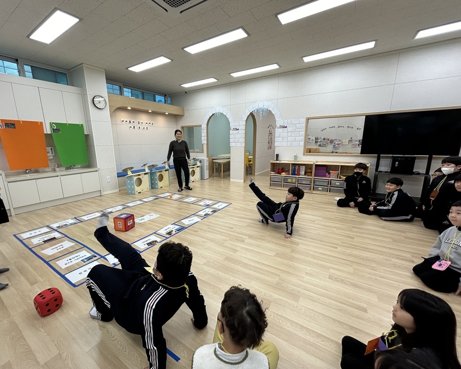 ▲ 경상북도가 지역 대학의 전문 자원을 초등 돌봄에 접목해 선보인 ‘경북 RISE U-늘봄학교’ 모델이 현장에서 큰 호응을 얻으며 저출생 위기 극복의 새로운 대안으로 부상하고 있다.ⓒ경북도