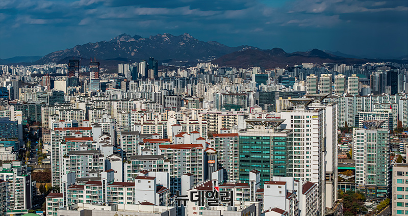 ▲ 서울 구로구에서 바라본 도심이 아파트로 가득 차 있다. ⓒ서성진 기자