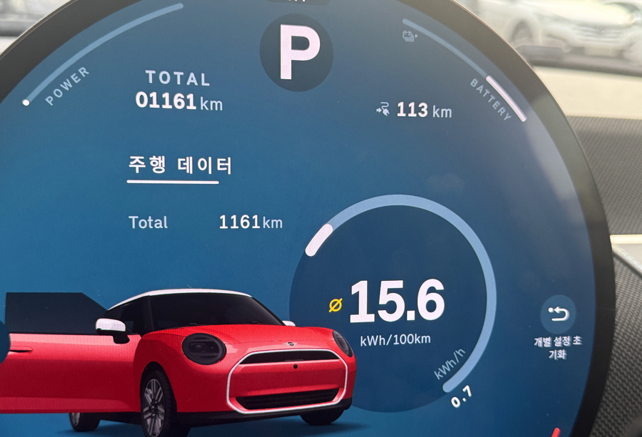 ▲ 앱에서는 1063km를 주행했다고 나와 있는데 디스플레이에는 1161km로 다르게 표시됐다. ⓒ김재홍 기자