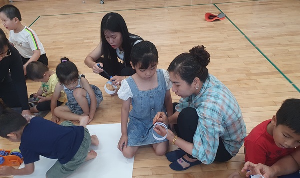 ▲ 다문화가족의 가족관계 향상과 이중언어 사용 활성화를 위한 부모·가족 코칭 프로그램 ‘말이 통(通)하다’를 운영한다.ⓒ금산군