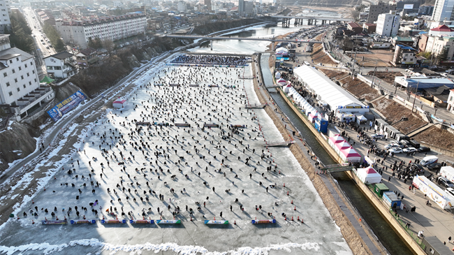 ▲ 제14회 홍천강 꽁꽁축제 모습. ⓒ홍천문화재단