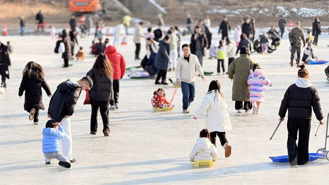 ▲ 올해 새롭게 특별 조성한 '꽁꽁 얼음 썰매장'도 큰 인기를 끌었다. ⓒ홍천문화재단