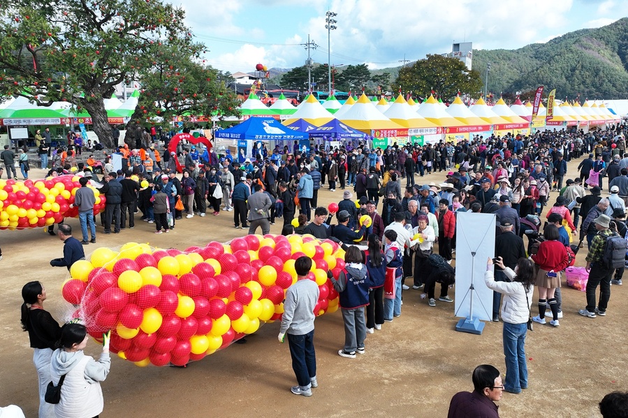 ▲ 청송사과축제는 지난 2020~2023 문화관광축제 지정에 이어 재지정되는 쾌거를 거두며 우리나라 최고의 현행 축제임을 공식적으로 인정받게 됐다.ⓒ청송군