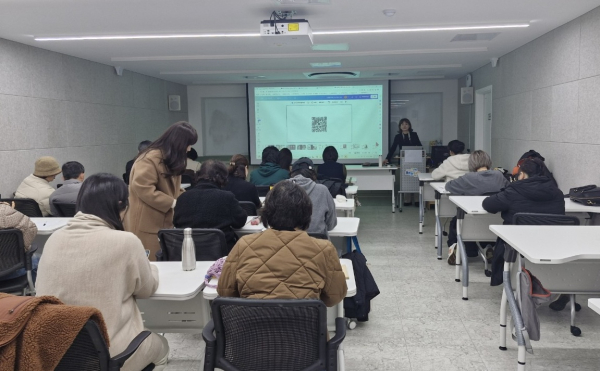 ▲ 인천 서구 평생학습관이 구민들을 대상으로 겨울프로그램 특강을 하고 있다. 
ⓒ인천 서구 제공
