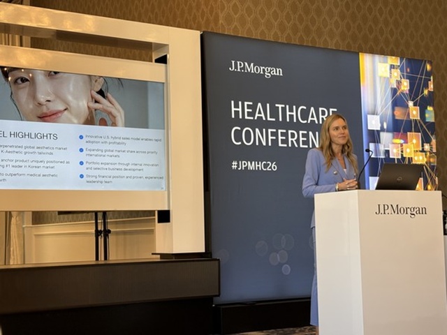 ▲ 캐리 스트롬 휴젤 글로벌 CEO가 '2026 JP모건 헬스케어 콘퍼런스'에서 발표를 하고 있다. ⓒ휴젤