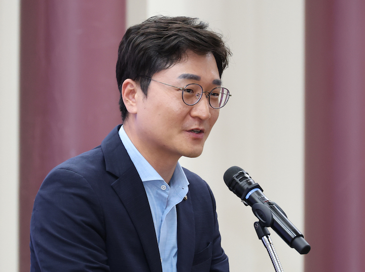 ▲ 장철민 더불어민주당 의원이 지난해 7월 30일 국회 의원회관에서 열린 토론회에서 환영사를 하고 있다. ⓒ뉴시스