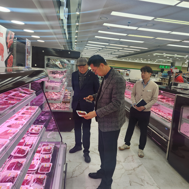 ▲ 농협중앙회 강원검사국이 설 명절을 앞두고 27일 원주 관내 하나로마트를 방문해 식품안전 특별점검을 실시했다. ⓒ농협 강원본부