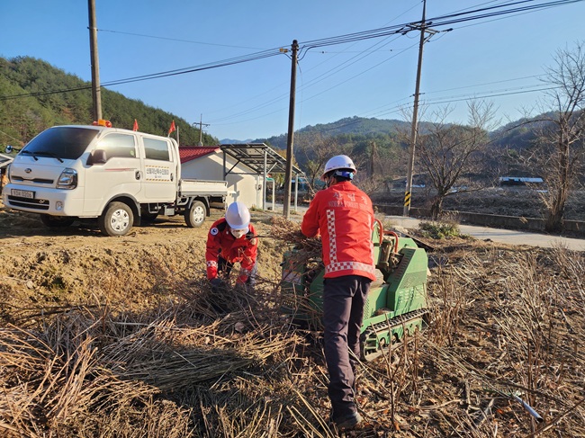 ▲ 영농부산물 파쇄 모습. ⓒ동부지방산림청