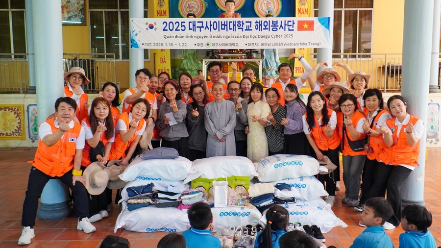 ▲ 대구사이버대 동계 해외봉사단, ‘나눔으로 사랑을 잇다’ 기부 물품 전달식을 가졌다.ⓒ대구사이버대