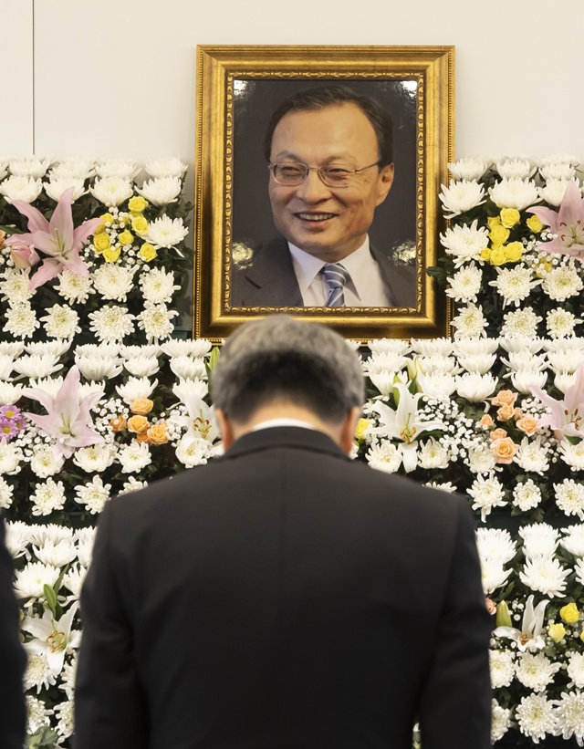 김동연 "이해찬 총리, 멘토 같은 분… 그 뜻 이어나갈 것"