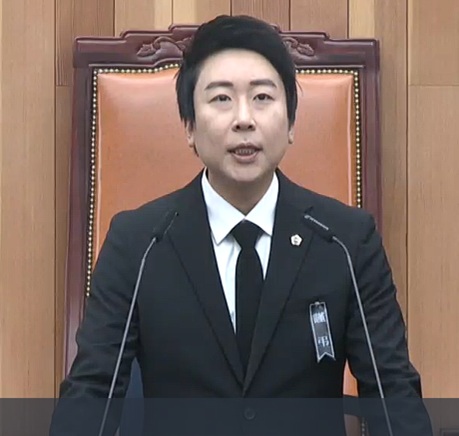 ▲ 임채성 세종시의회 의장이 28일 오전 제103회 임시회 개회사를 하고 있다.ⓒ이길표 기자