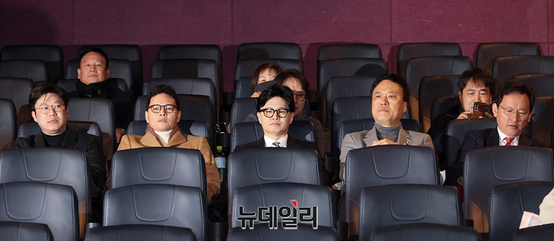 [포토] '김영삼 영화' 관람위해 극장 찾은 한동훈 