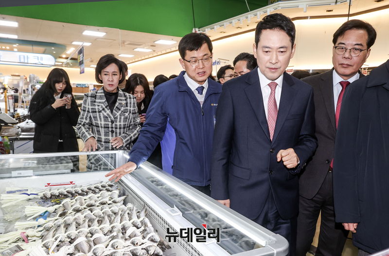 [포토] 퇴원한 장동혁 대표, 물가점검 현장방문