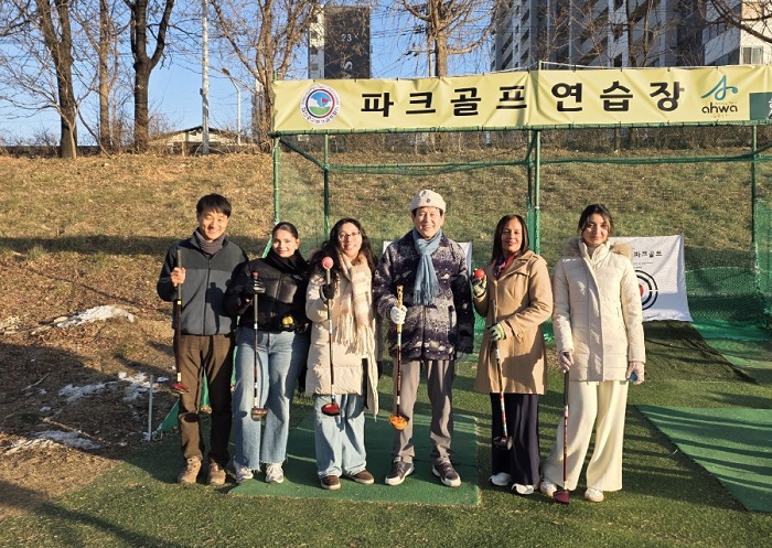 ▲ 대전 중구파크골프협회는 27일 나이지리아 등 주한 외국인 파크골프 지도자 등을 초청, 워크숍을 개최했다.