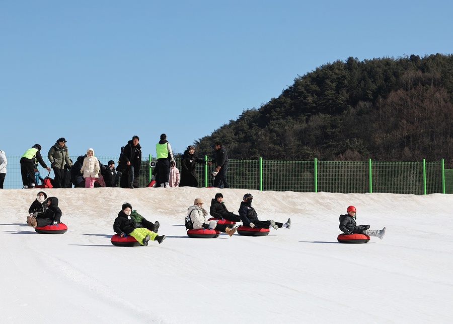 ▲ 영양군(군수 오도창)은 군민과 관광객들의 뜨거운 성원 속에 연장 운영 중인 ‘제3회 영양 꽁꽁 겨울축제’가 오는 2월 1일을 끝으로 모든 일정을 마무리한다.ⓒ영양군