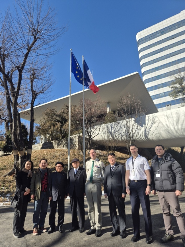 ▲ 홍천군청 복지과와 홍천문화원 직원들이 29일 주한 프랑스대사관 초청 행사에 참석했다. ⓒ홍천군