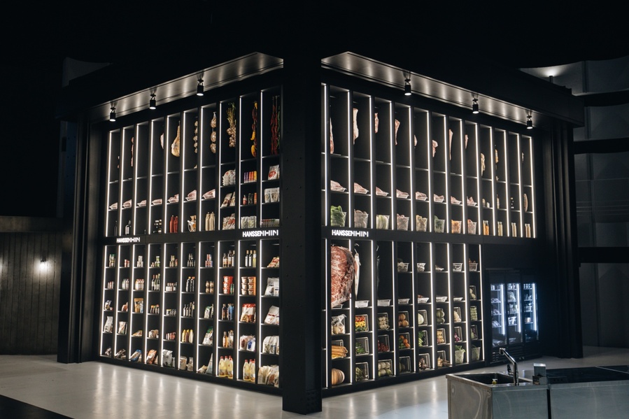 ▲ 한샘이 특수 제작한 흑백요리사2 초대형 팬트리장 ⓒ한샘