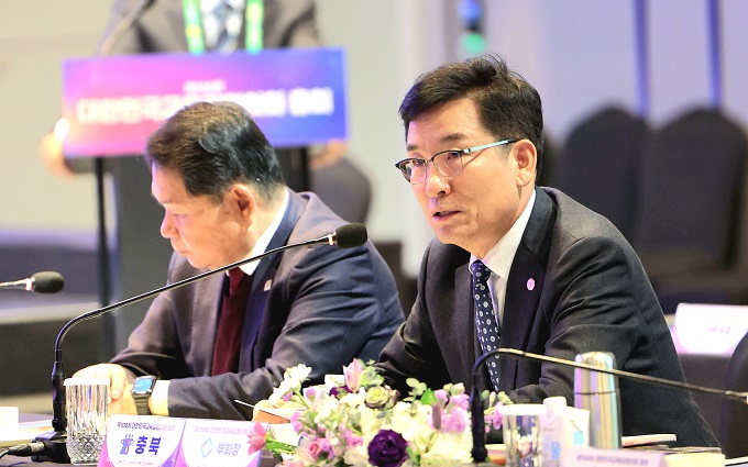 ▲ 윤건영 충북도교육감이 제106회 교육감협의회에서 'AI공동 윤리 기준'을 만들자고 제안하고 있다.