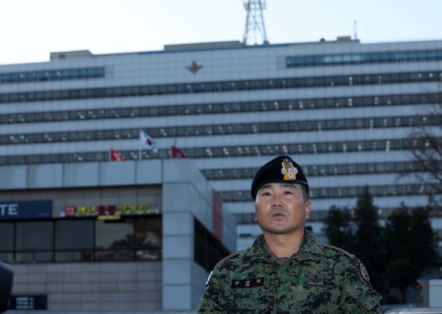 ▲ 2024년 12월 9일 당시 김현태 특전사 제707특수임무단 단장이 서울 용산구 전쟁기념관 앞에서 기자회견을 하고 있다. ⓒ뉴시스