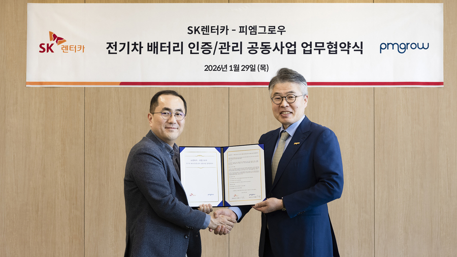 ▲ 왼쪽부터 이정환 SK렌터카 대표, 박재홍 피엠그로우 대표 ⓒSK렌터카