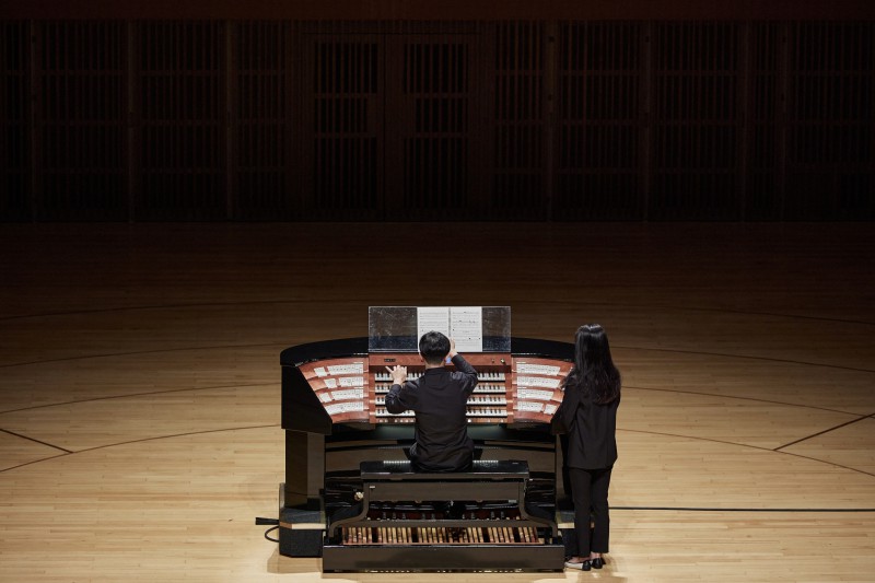 ▲ 2023년 '제2회 한국국제오르간콩쿠르' 갈라콘서트에서 우승자 이민준이 연주를 하고 있다.ⓒ롯데문화재단