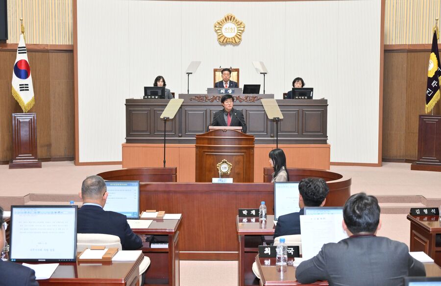 ▲ 김형석 진주시의원이 우주항공산업진흥원 설립지를 서부 경남으로 확정 해야 한다고 설명하고 있다.ⓒ진주시의회