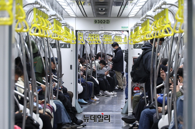 ▲ 9호선 내부. ⓒ뉴데일리 DB