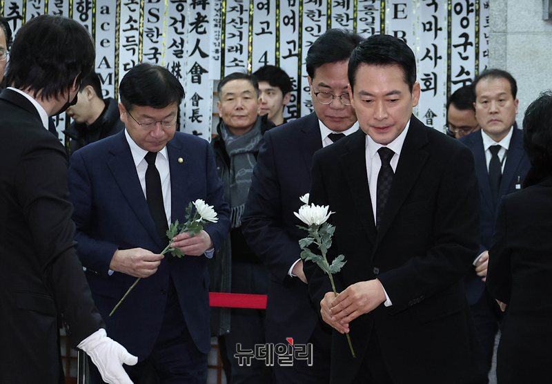 [포토] 이해찬 빈소 조문하는 국민의힘 지도부