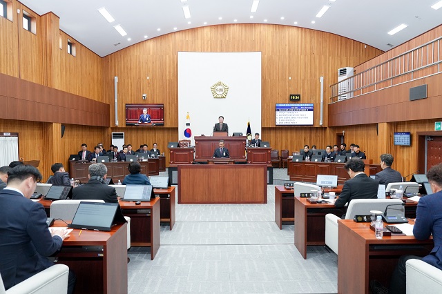 ▲ 경주시의회가 지난 29일 본회의장에서 제295회 임시회 제1차 본회의를 열고 2026년 회기 일정을 시작했다.ⓒ경주시의회