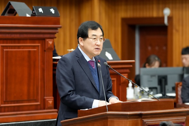 ▲ 주낙영 경주시장이 지난 29일 경주시의회 본회의장에서 열린 제295회 경주시의회 임시회에서 2026년 시정에 관한 보고를 하고 있다.ⓒ경주시